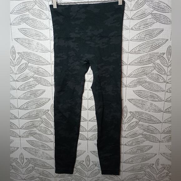Spanx Look at Me Now Leggings Gray Camo High Waist Crop - Picture 5 of 5